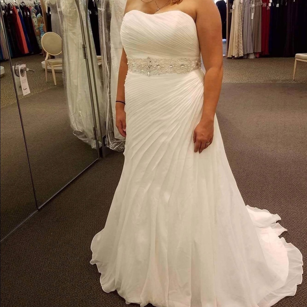 Dress - Picture 2 of 2